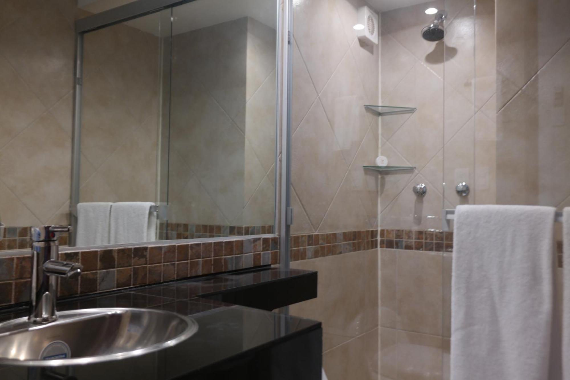 Suites Capri Reforma Angel 380 Mexico City Bilik gambar